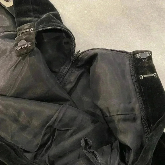 VTG Gianni Sport Black Velvet Midi Pencil Skirt Zip Lined Back Slit Size 10 - Picture 11 of 11